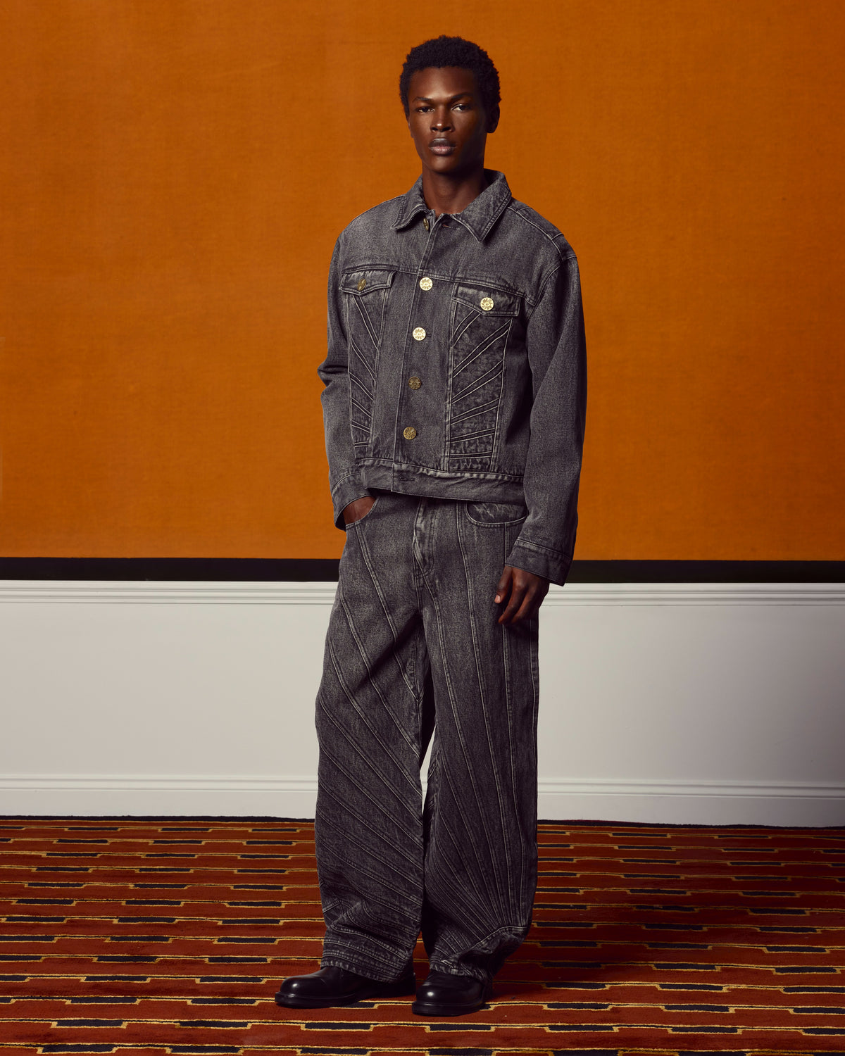 ALL-SEEING JEANS IN WASHED BLACK